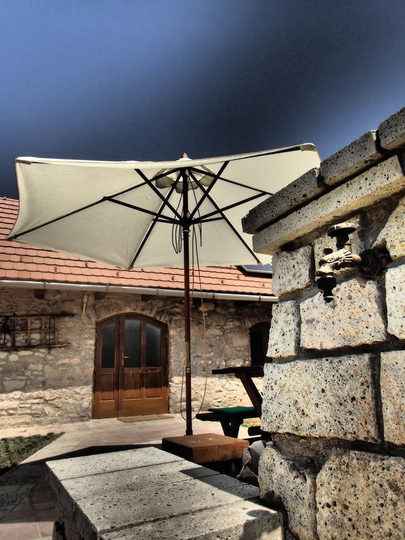 Hotel Boldogkohaz à Boldogkovaralja Extérieur photo