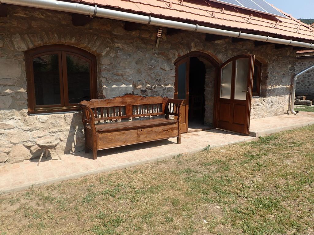 Hotel Boldogkohaz à Boldogkovaralja Extérieur photo